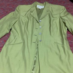 Beautiful vintage Jones New York suit with tags